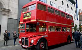 Двухэтажный британский автобус 