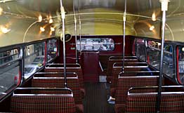 Салон двухэтажного британского автобуса 